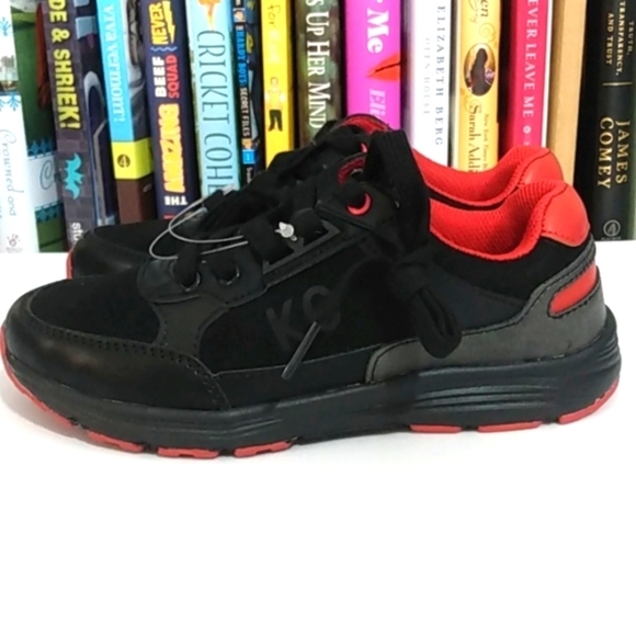 KENNETH COLE BLACK RED LACE UP LOW-TOP SNEAKERS SIZE 2 NWT - Picture 3 of 8
